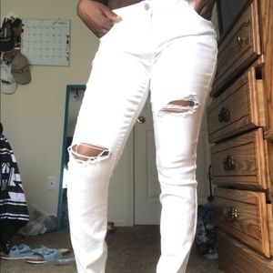 White boyfriend jeans
